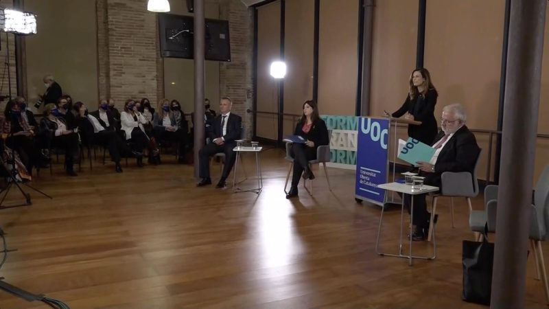 La consejera de alto nivel de la Nueva Bauhaus Europea, Francesca Bria, durante la lección inaugural del curso 2021/2022 de la Universitat Oberta de Catalunya (UOC).
