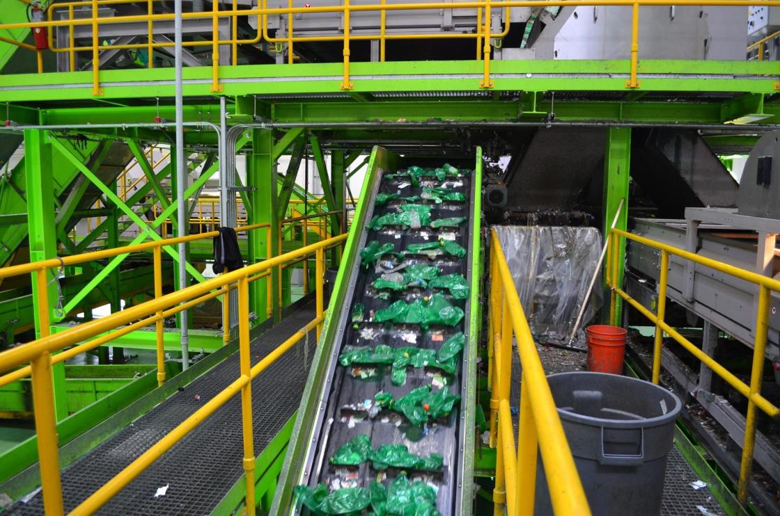 Vista de una planta de reciclaje de botellas de plástico. EFE/ARMANDO VARELA/Archivo