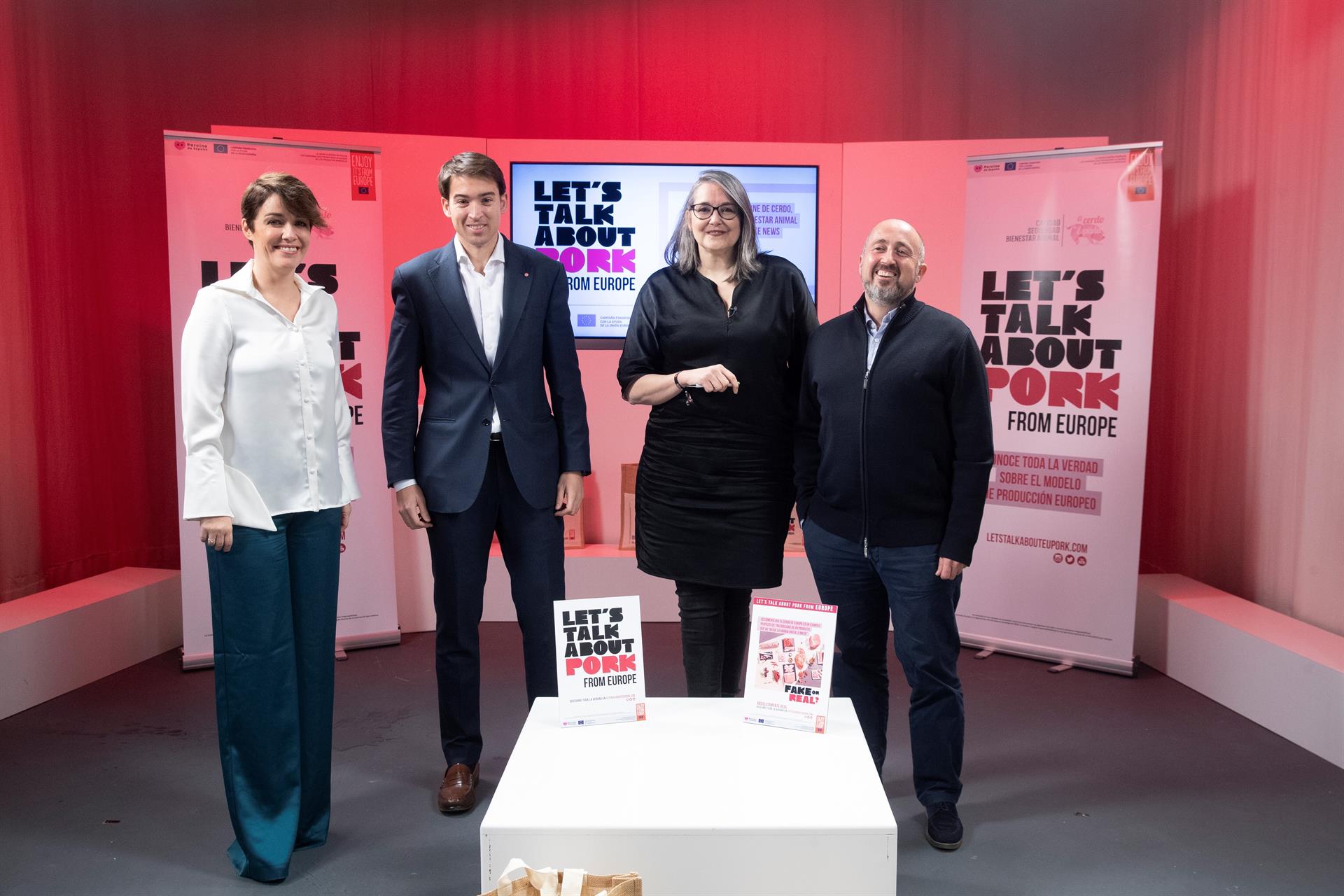 Madrid, 15 dic (EFEAGRO).-En la foto, de izquierda a derecha, la periodista. Marta Soriano; el director adjunto de Interpork, Daniel de Miguel; la directora general de Efeagro, Laura Cristobal y el periodista, Iñigo Inchusta.EFE/Javier Liaño.