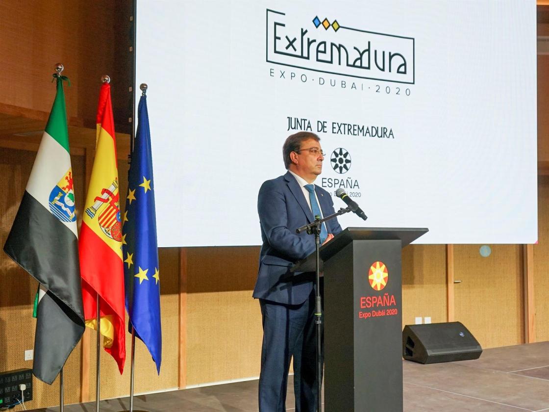 DUBAI, 15/02/2022.- El presidente de la Junta de Extremadura, Guillermo Fernández Vara, participa hoy en los actos dedicados a la comunidad autónoma en el pabellón de España de la Expo de Dubái, donde recordó las ventajas de la región para los inversores de Emiratos Árabes Unidos. EFE/Iñigo Álvarez