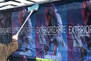 Con una pegada de carteles Clínicas Dorsia arranca su nueva campaña. 