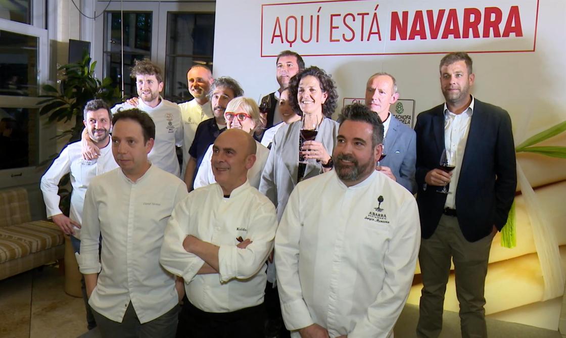 Foto de familia de la consejera de Desarrollo Rural y Medio Ambiente de Navarra, Itziar Gómez López, en el evento de presentación en Madrid de la II Ruta del espárrago de Navarra, alcachofa de Tudela y vino D.O. Navarra.