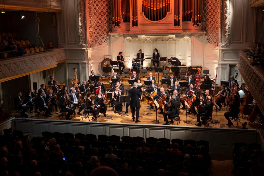 The Orquesta de Valencia, conducted by Alexander Liebreich (c), performed a concert on Friday at the historic Salle Gaveau in Paris, in what was the orchestra's first trip abroad in twelve years. EFE/Fernando Pérez