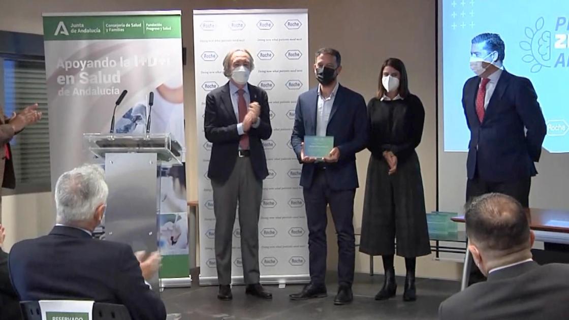 Karim Benabdellah, investigador del Centro de Genómica e Investigación Oncológica de Andalucía, recibe el primer premio en la categoría de Mejor Innovación Tecnológica.