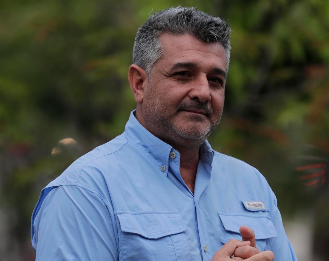 El entrenador argentino Diego Martín Vázquez posa durante una entrevista con Efe el 29 de abril de 2022 en Tegucigalpa (Honduras). EFE/Gustavo Amador
