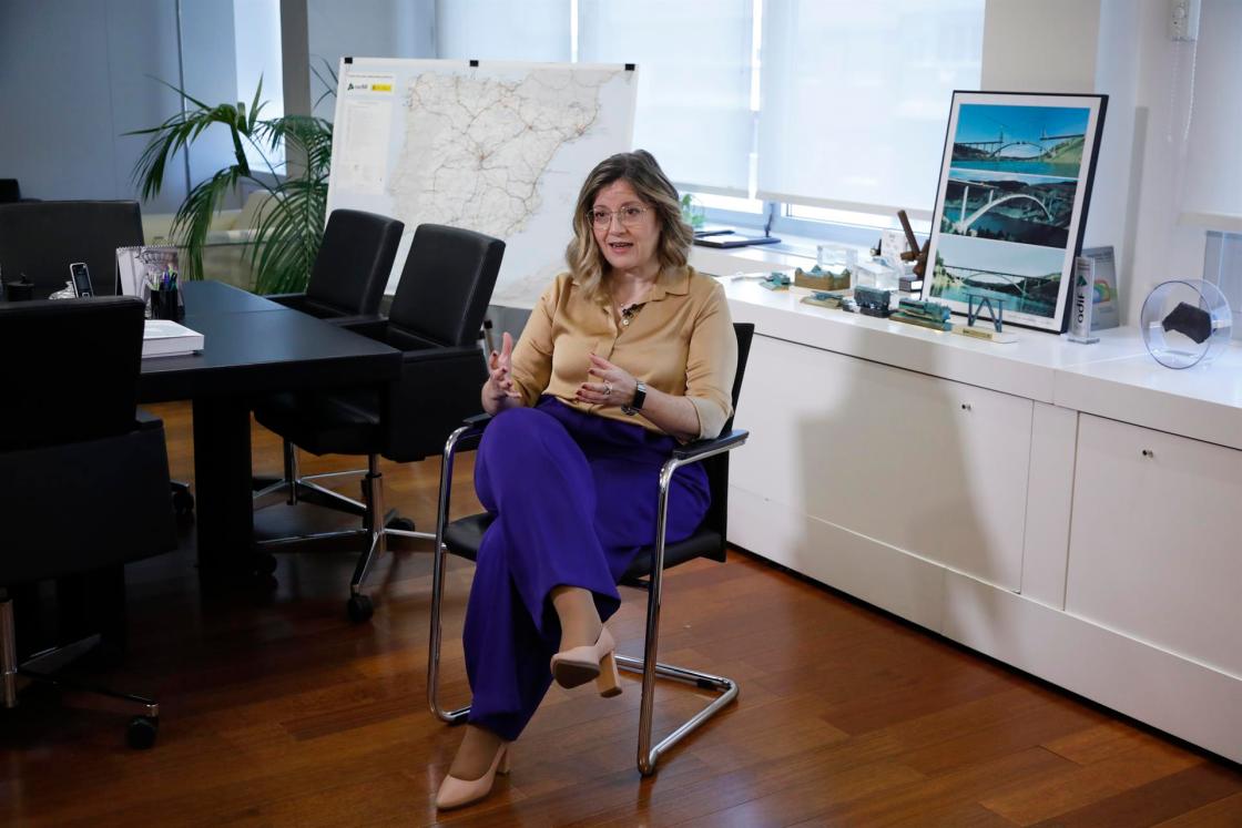 MADRID, May 12, 2022 (EFE) - ADIF President María Luisa Domínguez during an interview with Agencia EFE at her office in Madrid. EFE/David Fernández
