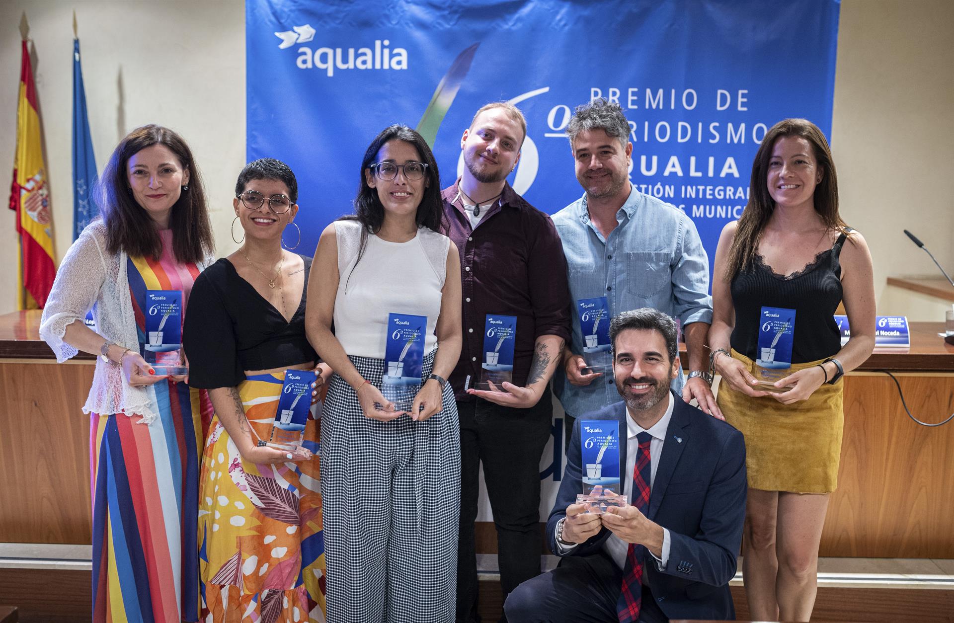 GRAF9231. MADRID, 09/06/2022.- Los galardonados de la sexta edición del Premio de Periodismo Aqualia, posan para los fotógrafos este jueves durante el acto de entregada celebrado en la Asociación de la Prensa de Madrid. EFE/Fernando Villar