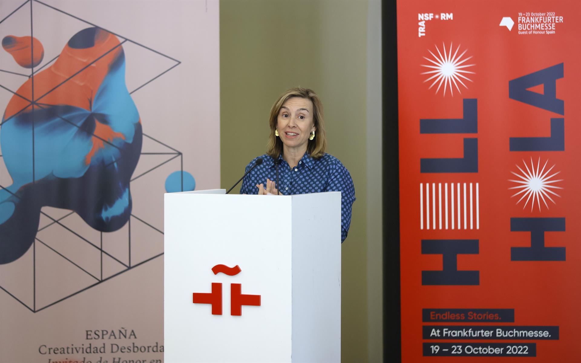 La Comisaria del Pabellón español Elvira Marco, durante la presentación este miércoles de los planes para el pabellón especial que tendrá este año en la 74ª Feria del Libro de Fráncfort a España como invitada de honor.-EFE/RONALD WITTEK