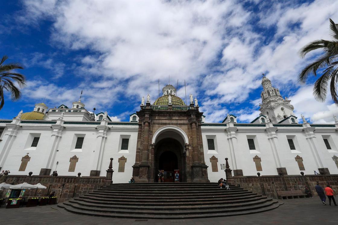 Vista hoy de la Catedral Metropolitana de Quito (Ecuador). EFE/José Jácome