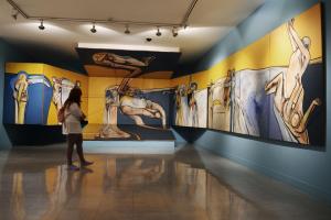 Visitantes recorren el Museo de Antioquia, el 9 de julio de 2022 en Medellín (Colombia). EFE/Luis Benavides