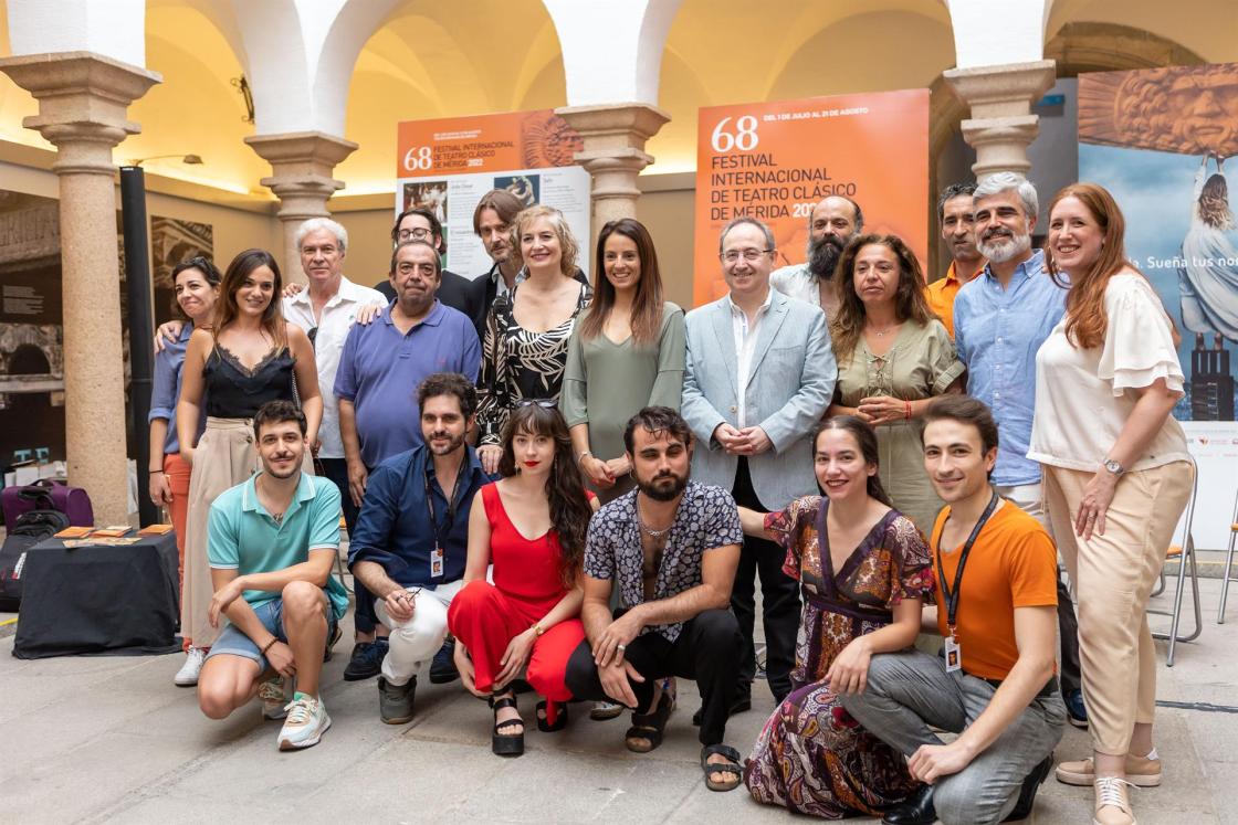 La historia de Minerva, una mujer de espíritu indomable y fiel a su nombre de diosa de la sabiduría, es el nuevo montaje que se presenta del Festival Internacional de Teatro Clásico de Mérida, con un reparto que encabezan Assumpta Serna, Fermín Núñez y Francesc Albiol, bajo la dirección de Scott Cleverdon. EFE/ Jero Morales