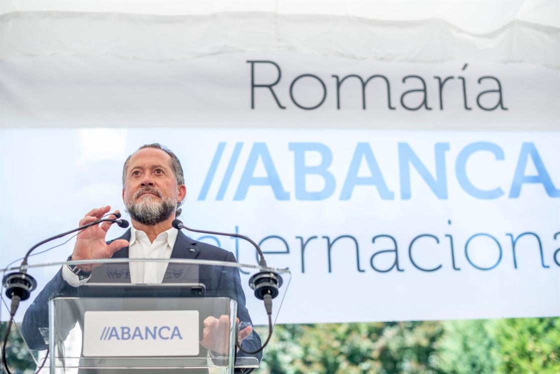 O CARBALLIÑO (OURENSE), 30/07/2022.- El presidente de Abanca, Juan Carlos Escotet, durante su intervención en la celebración de la VI Romería Abanca Internacional en el municipio ourensano de O Carballiño este sábado. EFE/ Brais Lorenzo