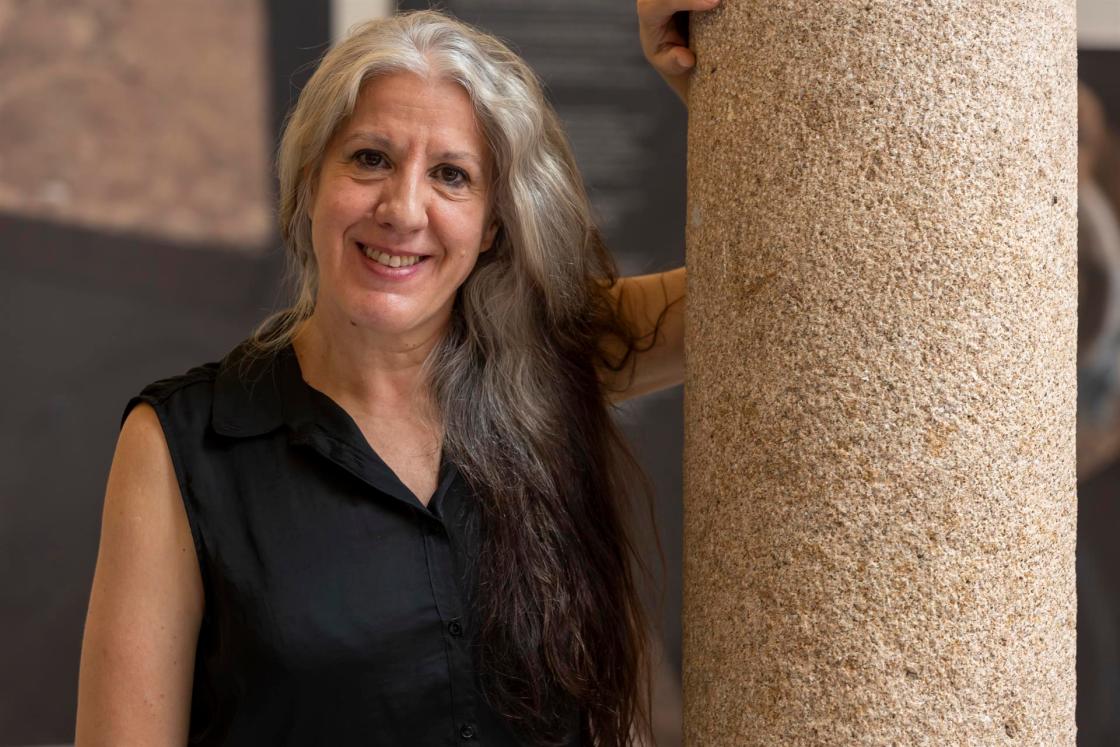 La bailaora y coreógrafa de flamenco María Pagés, que pisa por primera vez las tablas del Teatro Romano de Mérida con la obra "De Sheherezade", ha considerado en una entrevista con Efe que el gran reto que tiene España con el flamenco es protegerlo y amarlo "como algo nuestro" y ha destacado la trayectoria de este arte, que nació de lo marginal y ha llegado a los grandes escenarios. EFE/ Jero Morales