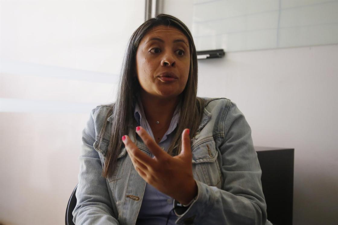 La cofundadora de la empresa C&J Instalar S.A.S, Johana Catalina Rodríguez, habla con Efe durante una entrevista el 19 de julio de 2022, en Copacabana, departamento de Antioquia (Colombia). EFE/ Luis Eduardo Noriega A 