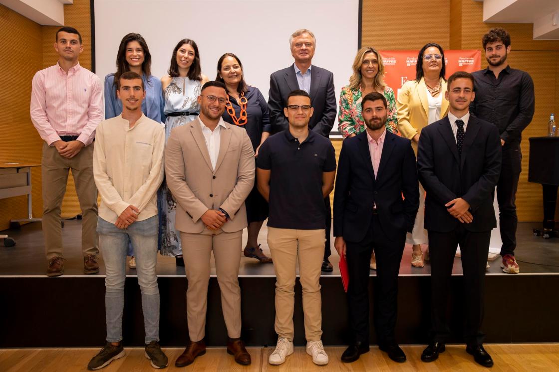 La Fundación Mapfre Guanarteme ha hecho entrega de las credenciales de beca de los programas de Posgrado en Ciencia, Tecnología, Ingeniería y Matemáticas (STEM) y Dirección y Administración de Empresas (ADE), Posgrado en Música e internacionalización y Prácticas Profesionales . EFE/Quique Curbelo