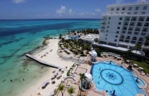 Fotografía tomada desde un drone, donde se observa el Hotel Riu Palace las Américas, del 19 de julio de 2021, en el balneario de Cancún, estado de Quintana Roo (México). EFE/Alonso Cupul
