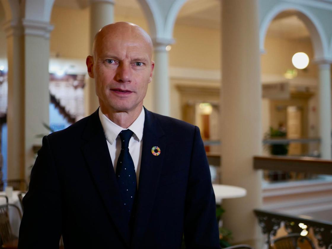 Henk Ovink, enviado de la ONU para asuntos de agua en entrevista con EFE en el marco de la World Water Week 2022 que acoge la capital sueca esta semana. EFE/ Marta Montojo