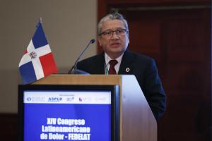 El presidente de la Asociación Peruana para el Estudio del Dolor, Enrique Orrillo, fue registrado este lunes, durante la inauguración del XIV Congreso Latinoamericano de Dolor, en Lima (Perú). EFE/Paolo Aguilar