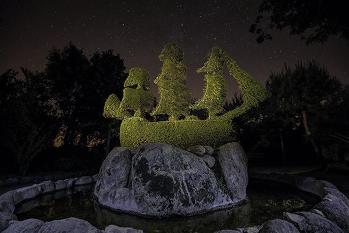 Una de las 320 esculturas vegetales vivas iluminadas en la nocheAutor: El Bosque Encantado