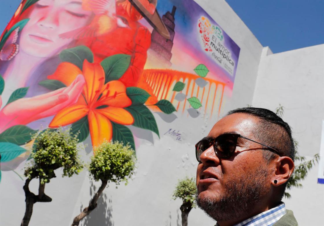 El artista visual, Miguel Ángel Montaño, participa en un evento el 21 de septiembre de 2022 en Naucalpan, Estado de México. . EFE/Alex Cruz 