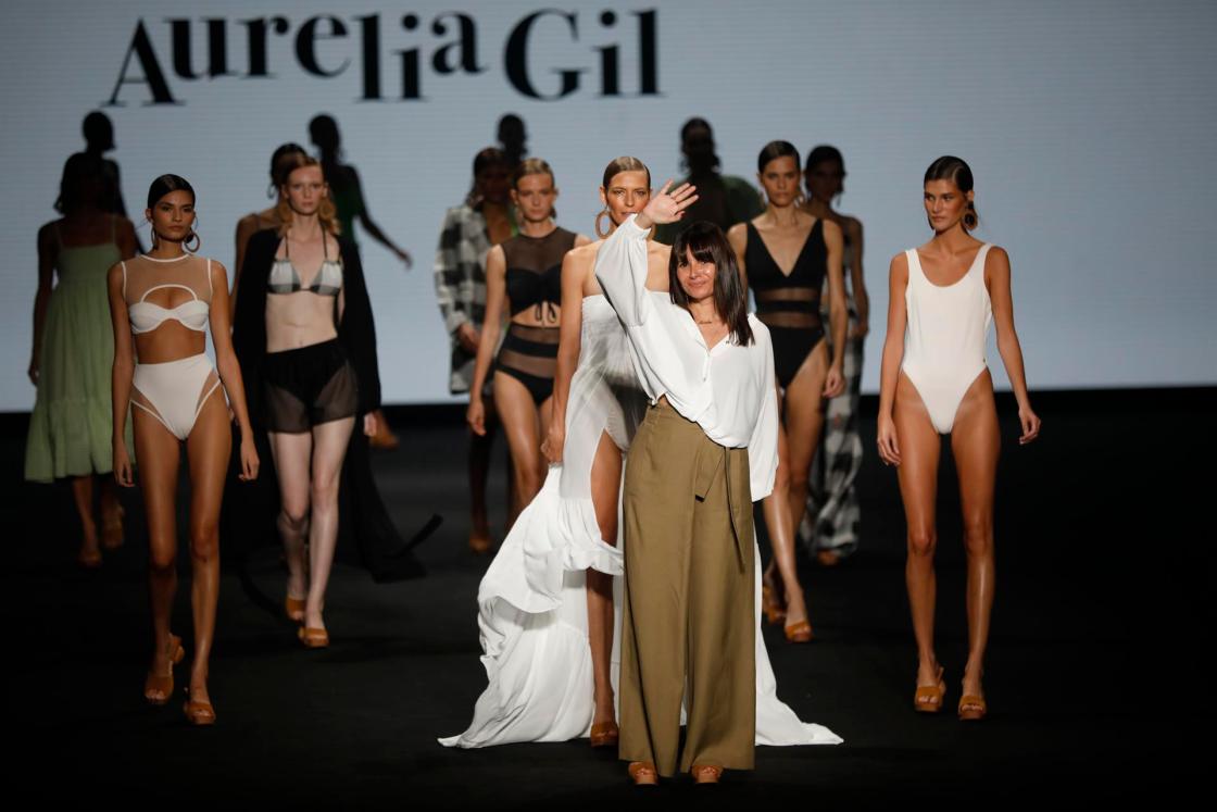 MADRID, 17 Septiembre 2022 (EFE). La diseñadora canaria Aurelia Gil es vista hoy, 17 de septiembre de 2022, tras el desfile de su colección en la Mercedes Fashion Week en IFEMA, en Madrid. EFE/David Fernández
