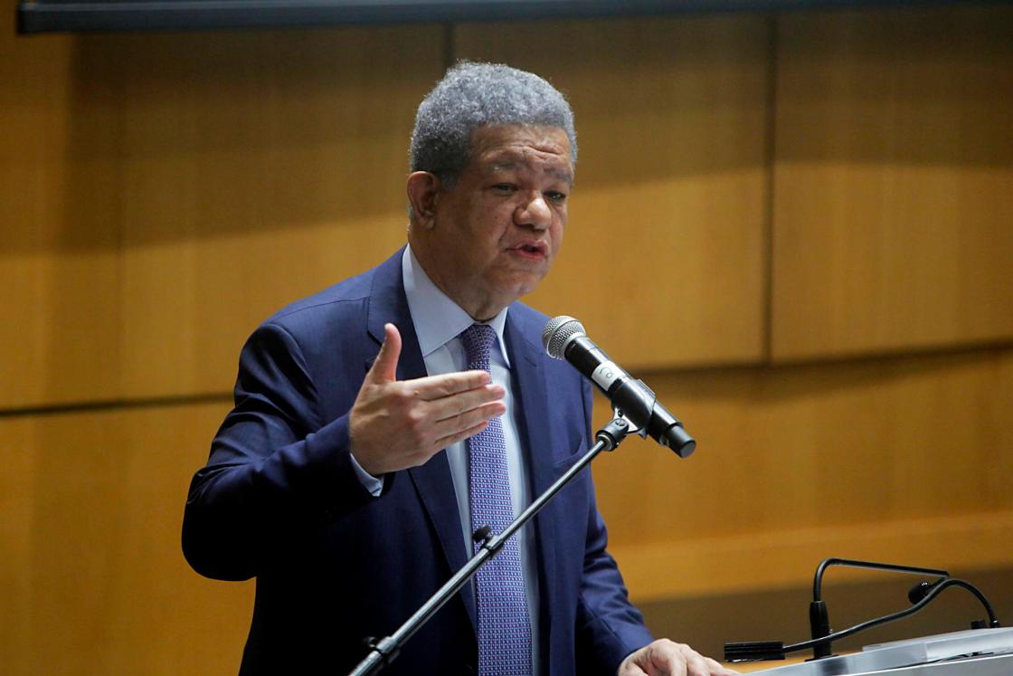 El expresidente de República Dominicana y actual presidente de la fundación global para la democracia y el desarrollo (FUNGLODE), Leonel Fernández, habla durante el Foro Global de Latinoamérica y el Caribe, hoy, en la Universidad de Fordham, en Nueva York (Estados Unidos). EFE/ Carlos Lemos