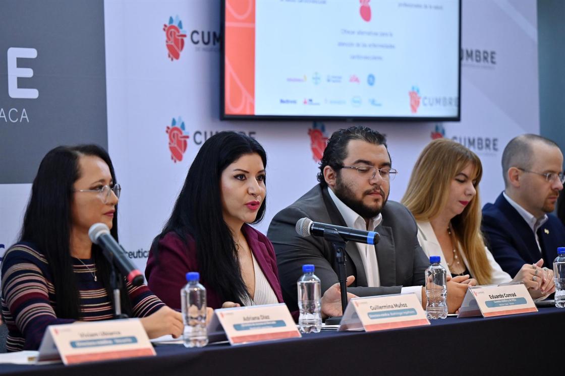 Fotografía sin fecha de toma, cortesía de CloseUp Company, donde se observa a los participantes del foro “CUMBRE Insuficiencia Cardíaca”, celebrada en Ciudad de México (México). EFE/CloseUp Company 