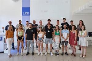 Imagen cedida por BASF de una de las promociones de su FP Dual. EFE/BASF/SOLO USO EDITORIAL PARA LA NOTICIA QUE ACOMPAÑA.