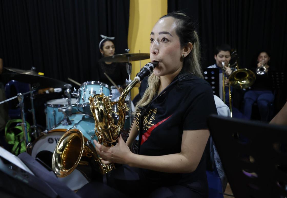 Fotografía del 8 de septiembre de 2022 de un ensayo general de la Big Band femenina en Bogotá (Colombia). EFE/Mauricio Dueñas Castañeda 