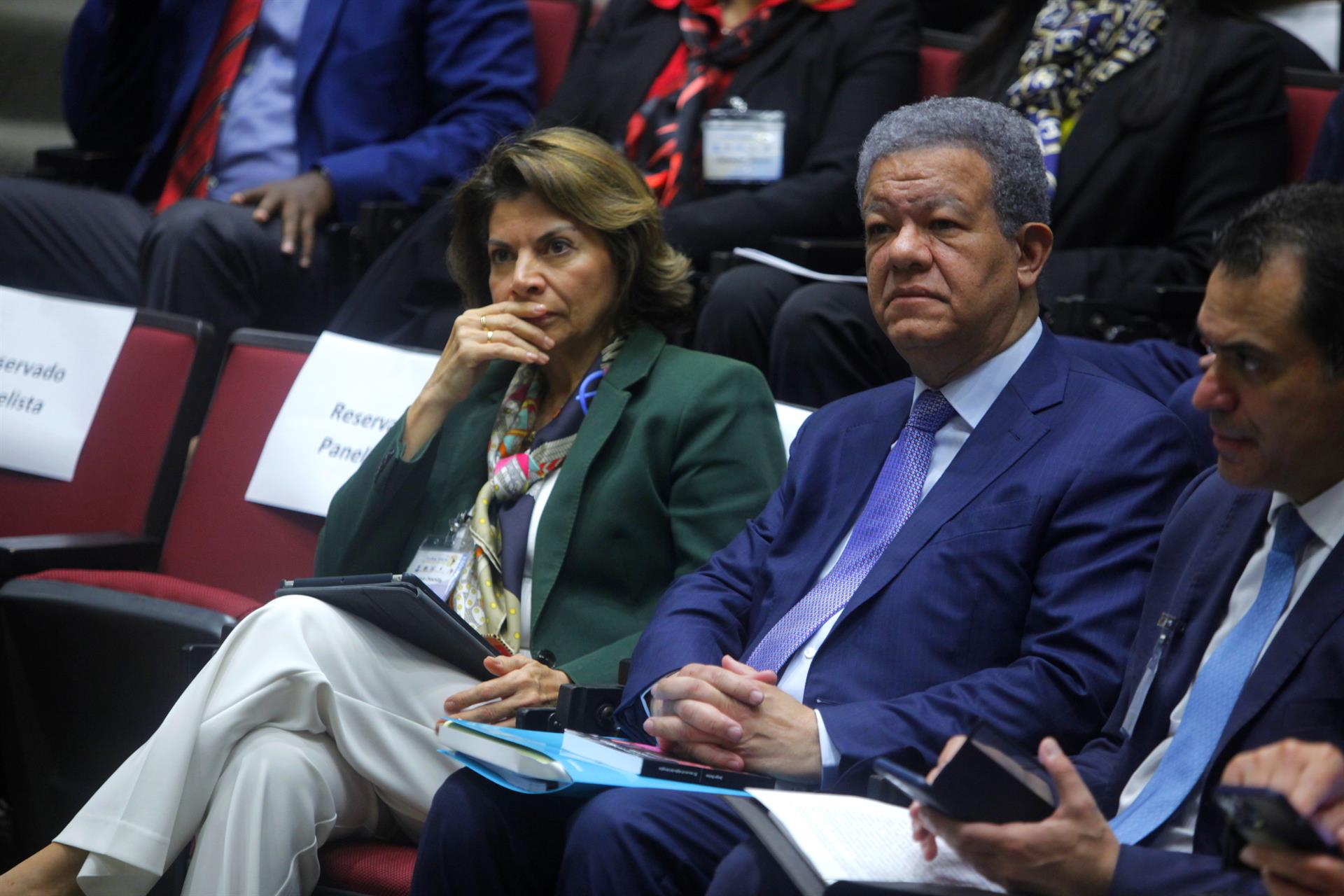La expresidenta costarricense Laura Chinchilla (i) fue registrada este jueves, 22 de septiembre, durante el Foro Global de Latinoamérica y el Caribe, en la Universidad de Fordham, en el marco de los eventos relacionados a la 77 Asamblea General de las Naciones Unidas, en Nueva York (NY, EE.UU.). EFE/Carlos Lemos