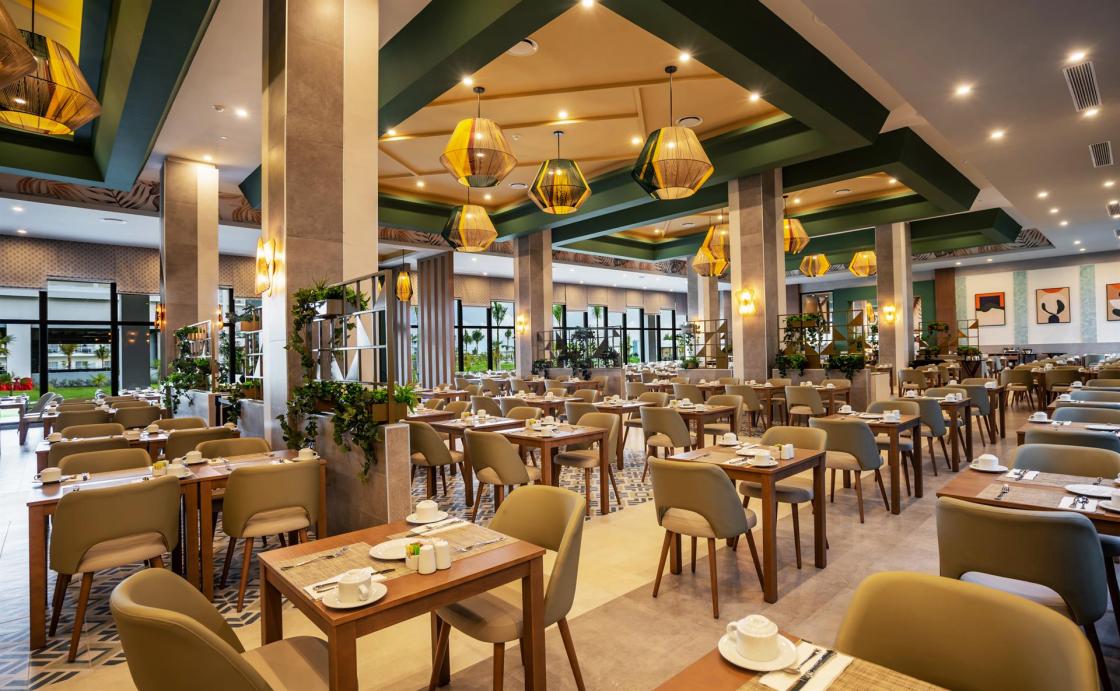 Fotografía sin fecha de toma cedida hoy, por RIU Hotels & Resort, de la zona restaurantera del Hotel RIU Latino en el balneario de Cancún, Quintana Roo (México). EFE/ RIU Hotels & Resort 