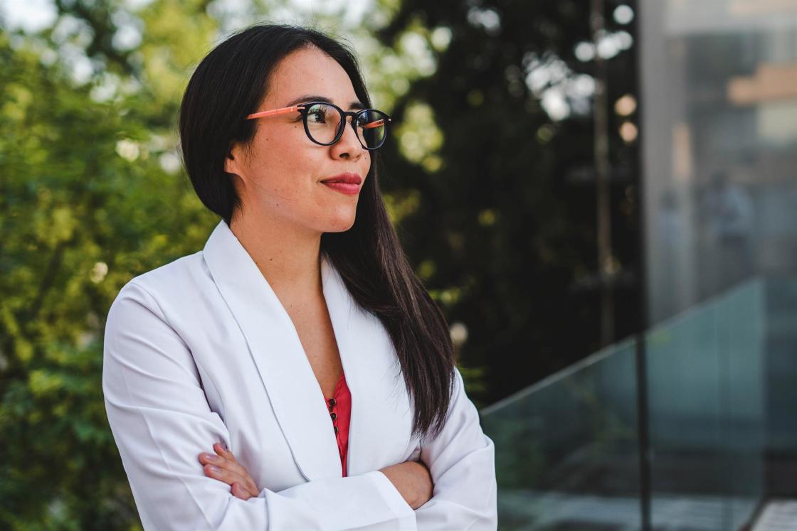 Fotografía cedida hoy por Novo Nordisk México que muestra a su gerente de Comunicación y Asuntos Públicos, la doctora y nutrióloga Beatriz Ríos, mientras posa. EFE/ Novo Nordisk México /SOLO USO EDITORIAL/SOLO DISPONIBLE PARA ILUSTRAR LA NOTICIA QUE ACOMPAÑA (CRÉDITO OBLIGATORIO)