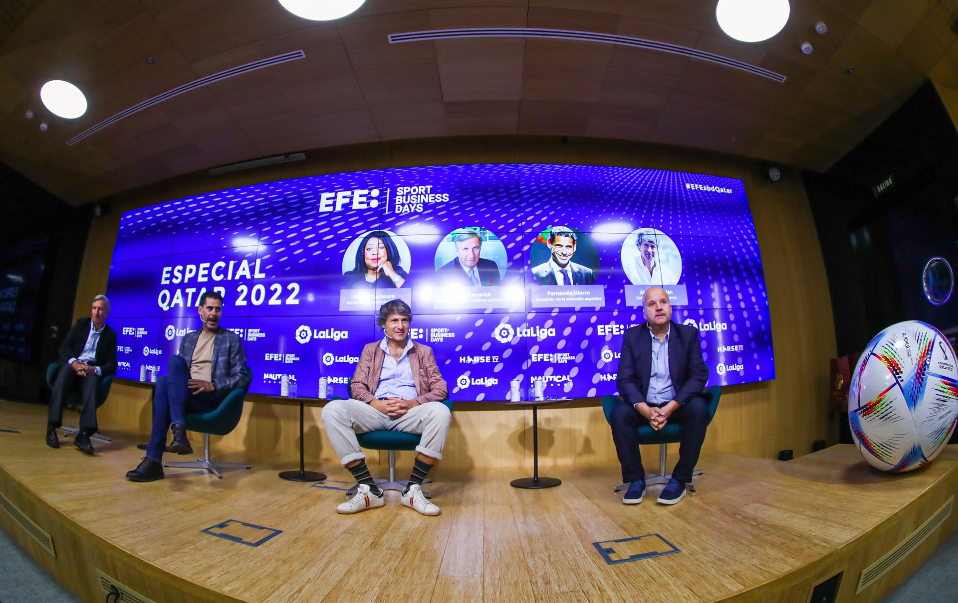 MADRID, 26/10/2022.- De izda a dcha: Mark Fenwick, socio en Fenwick Iribarren Architecs; Fernando Hierro, excapitán de la selección española de fútbol; Alvaro Cébrian, cofundador de El Ganso y Luis Villarejo, director de Deportes de la Agencia EFE, participan en el foro "Sport Business Days. Especial Qatar 2022" organizado por la Agencia EFE en Madrid, en el que se analizarán las impresionantes cifras que mueve este evento, sus infraestructuras, derechos de imagen y de cómo las marcas podrán activar sus patrocinios aprovechando el tirón del torneo. EFE/David Fernández