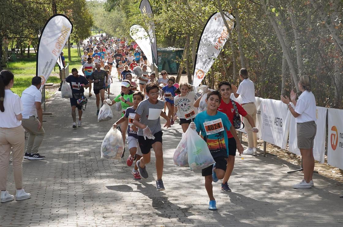 El Plogging Tour es un elemento clave para adecuar el deporte a la realidad socioeconómica y medioambiental.