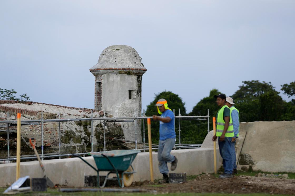 Workers at Fort San Lorenzo (Castillo de San Lorenzo el Real de Chagres) on December 14, 2022, in Portobelo, Colon (Panama). EFE/ Bienvenido Velasco 