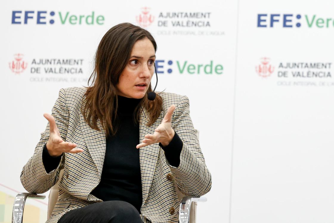 La concejala de Ciclo Integral del Agua del Ajuntament de València y presidenta de la Entidad Metropolitana de Servicios Hidráulicos (EMSHI), Elisa Valía, durante el encuentro informativo ‘Cogobernanza en la transición ecológica’, en el marco de los Diálogos EFE Medio Ambiente. EFE/Biel Aliño