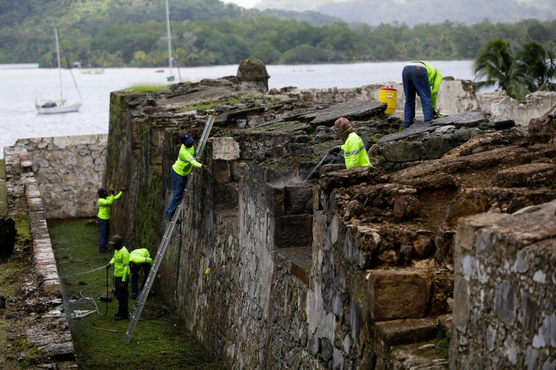 Workers at Fort Santiago on December 14, 2022, in Portobelo, Colon (Panama). EFE/ Bienvenido Velasco 