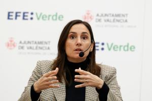 La concejala de Ciclo Integral del Agua del Ajuntament de València y presidenta de la Entidad Metropolitana de Servicios Hidráulicos (EMSHI), Elisa Valía, durante el encuentro informativo ‘Cogobernanza en la transición ecológica’, en el marco de los Diálogos EFE Medio Ambiente. EFE/Biel Aliño