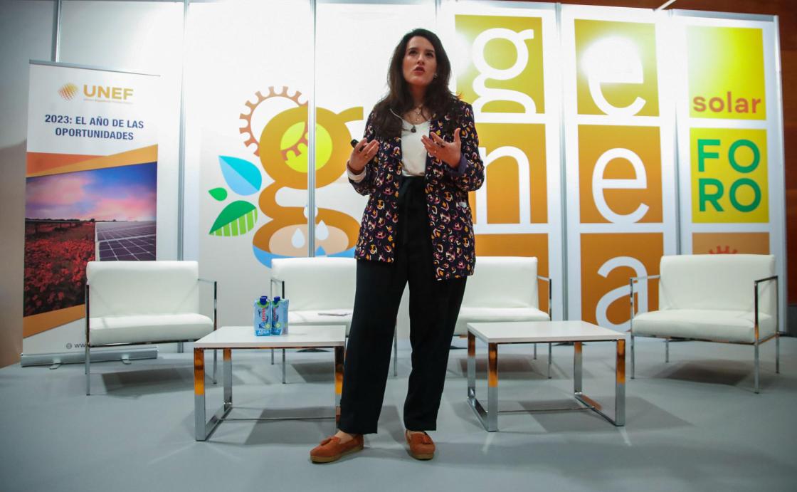 MADRID, 22/02/2023.- La directora de Autoconsumo y Comunidades Energéticas de UNEF, Paula Santos participa este miércoles en el debate "El autoconsumo y las Comunidades Solares: una realidad con múltiples oportunidades organizado por UNEF (Unión Española Fotovoltaica) durante la feria Internacional de Energía y Medioambiente que se celebra en las instalaciones de Ifema, en Madrid. EFE/David Fernández