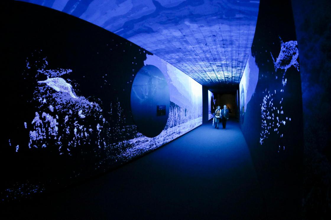 MADRID, 08/02/2023.- Vista este miércoles de una de las instalaciones de la exposición "Somos Agua" que se puede visitar en la Fundación Canal en Madrid. EFE/David Fernández