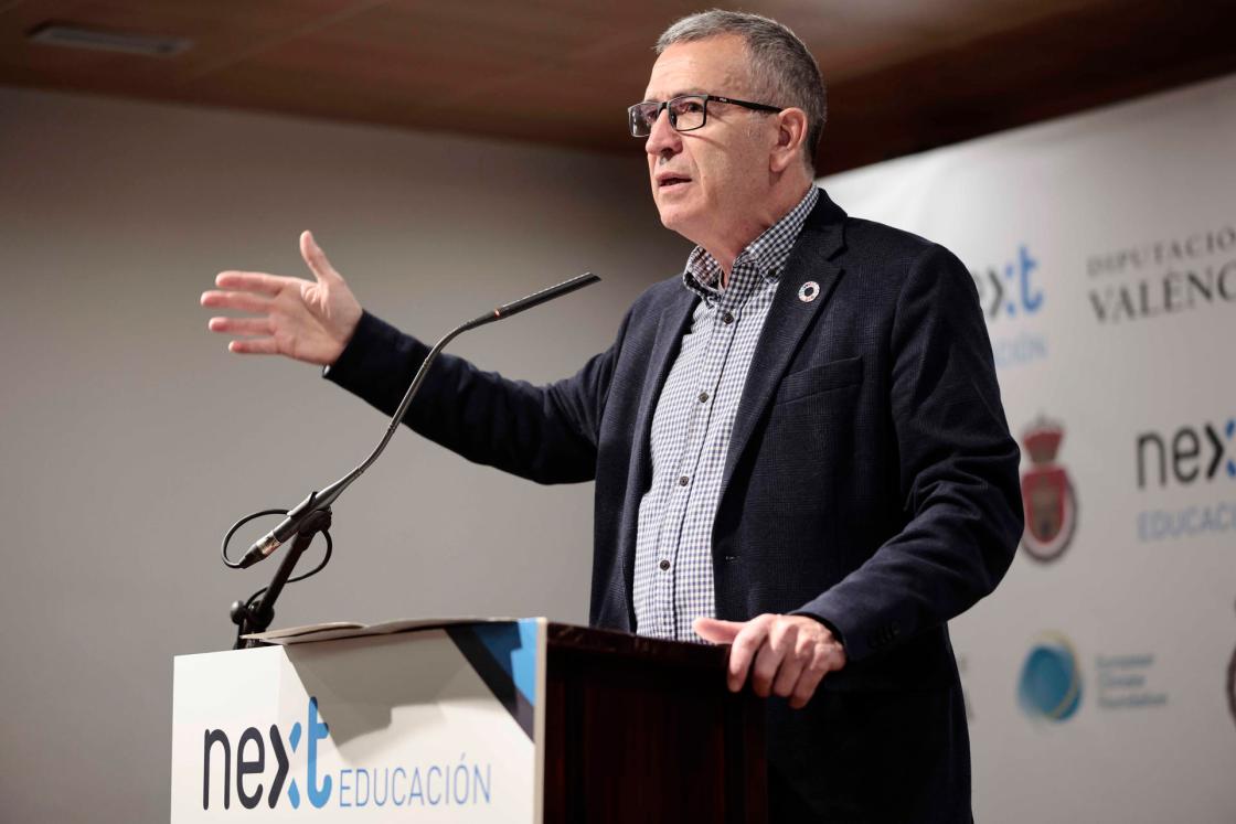 GRAFCVA1570. UTIEL (VALENCIA), 24/02/2023.- El secretario general para el Reto Demográfico,Francesc Boya Alòs, durante el II Congreso de Soluciones Inteligentes para el Medio Rural, organizado por Next Educación, Diputación de Valencia, Cajamar, European Climate Foundation y el apoyo del Ayuntamiento de Utiel. EFE/Ana Escobar