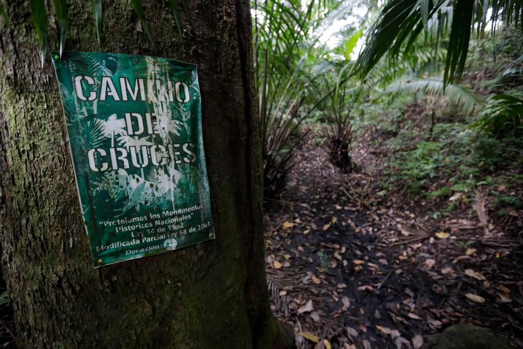 AME627. BOGOTÁ (COLOMBIA), 20/03/2023.- Fotografía de archivo el empedrado del camino de cruces en Clayton, el 12 de diciembre de 2022, en la Ciudad de Panamá (Panamá). La inclusión de la Ruta Colonial Transístmica de Panamá en la lista de Patrimonio Mundial de la Unesco contribuirá a la "revalorización continua" de la cultura e identidad del país como "Puente del Mundo", y dará un impulso al desarrollo integral y turístico del sitio y sus alrededores, afirmó la ministra de Cultura panameña, Giselle González Vilarrué. EFE/Bienvenido Velasco ARCHIVO