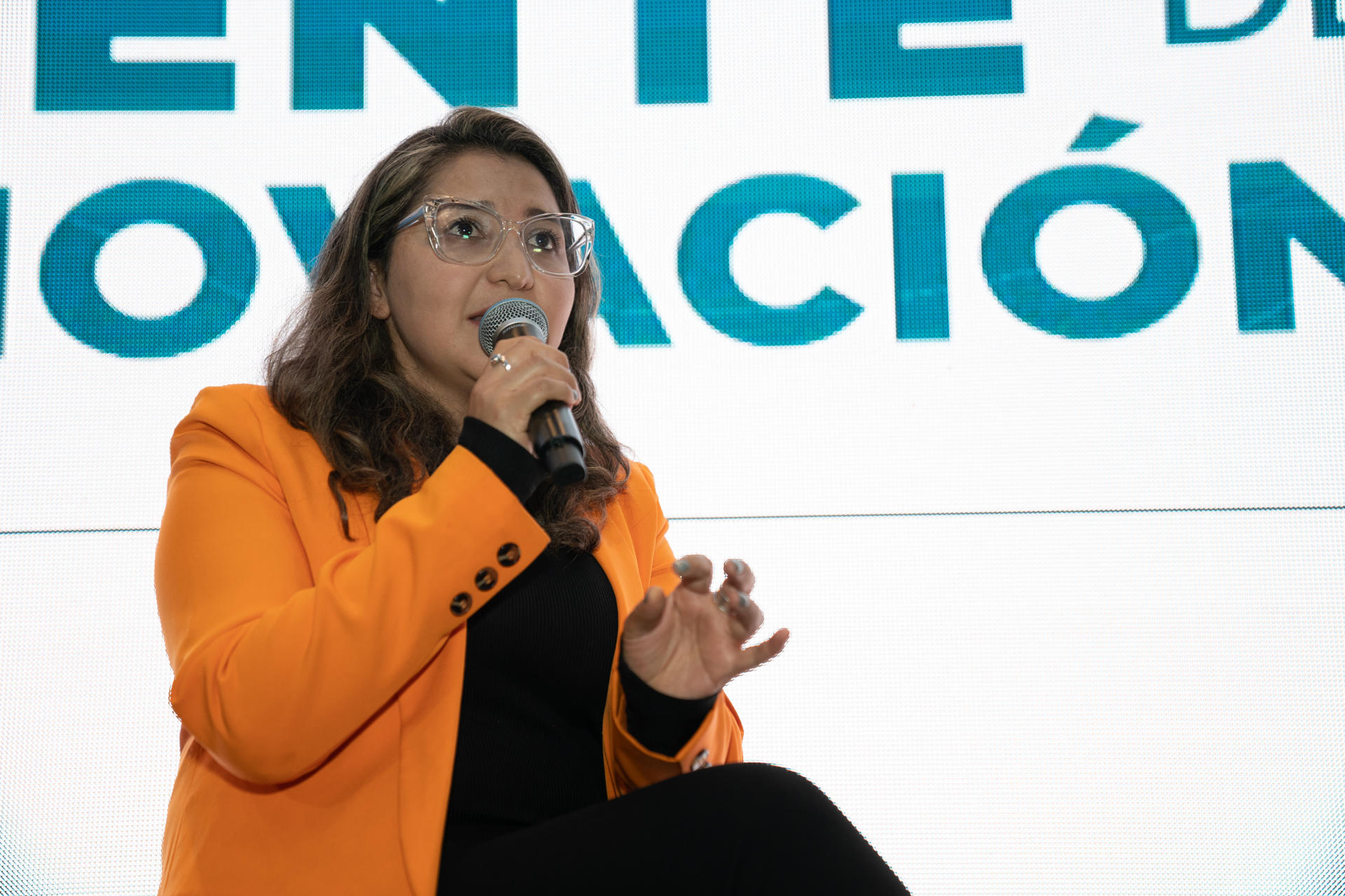 Gabriela Maldonado, jefa del Departamento de Investigación, Desarrollo e Innovación de la Empresa Pública Metropolitana de Agua Potable y Saneamiento de Quito, fue registrada este viernes, 24 de marzo, durante el panel "Celebrating Source of Innovation", en Nueva York (NY, EE.UU.). EFE/Ángel Colmenares