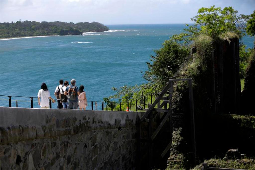 File photo dated January 4, 2023 showing tourists visiting Fort San Lorenzo, in Colon, Panama. The proposal to designate the Colonial Transisthmian Route of Panamá as a UNESCO World Heritage site seeks to enrich, integrate, and showcase the living heritage and identity of indigenous and Afro-Panamanian populations in its vicinity, all managed through consultations and public policies. EFE/Bienvenido Velasco /Archive