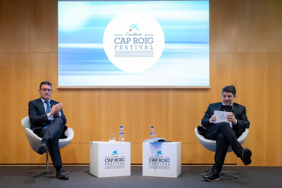 GRAFCAT7303. GIRONA, 10/03/2023.- El director territorial de CaixaBank en Cataluña, Josep Mª González (i), y el director del Cap Roig Festival, Juli Guiu (d), durante la presentación del 23 edición del Festival Cap Roig, una de las citas musicales de referencia del verano, que acogerá las actuaciones de artistas como Rod Stewart, Norah Jones, Simply Red, Luz Casal y David Bisbal, entre otros. EFE/David Borrat
