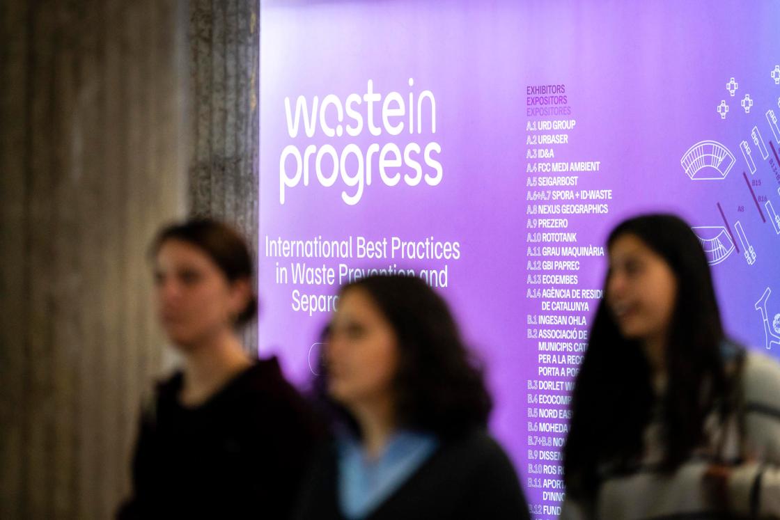 Girona, 20/04/2023.-Tercera jornada del foro internacional de residuos Waste in Progress que se celebra en la Fira de Girona y que reúne a expertos para tratar sobre las oportunidades y los aspectos jurídicos vinculados a la recogida de basura que identifica al usuario. EFE/David Borrat.