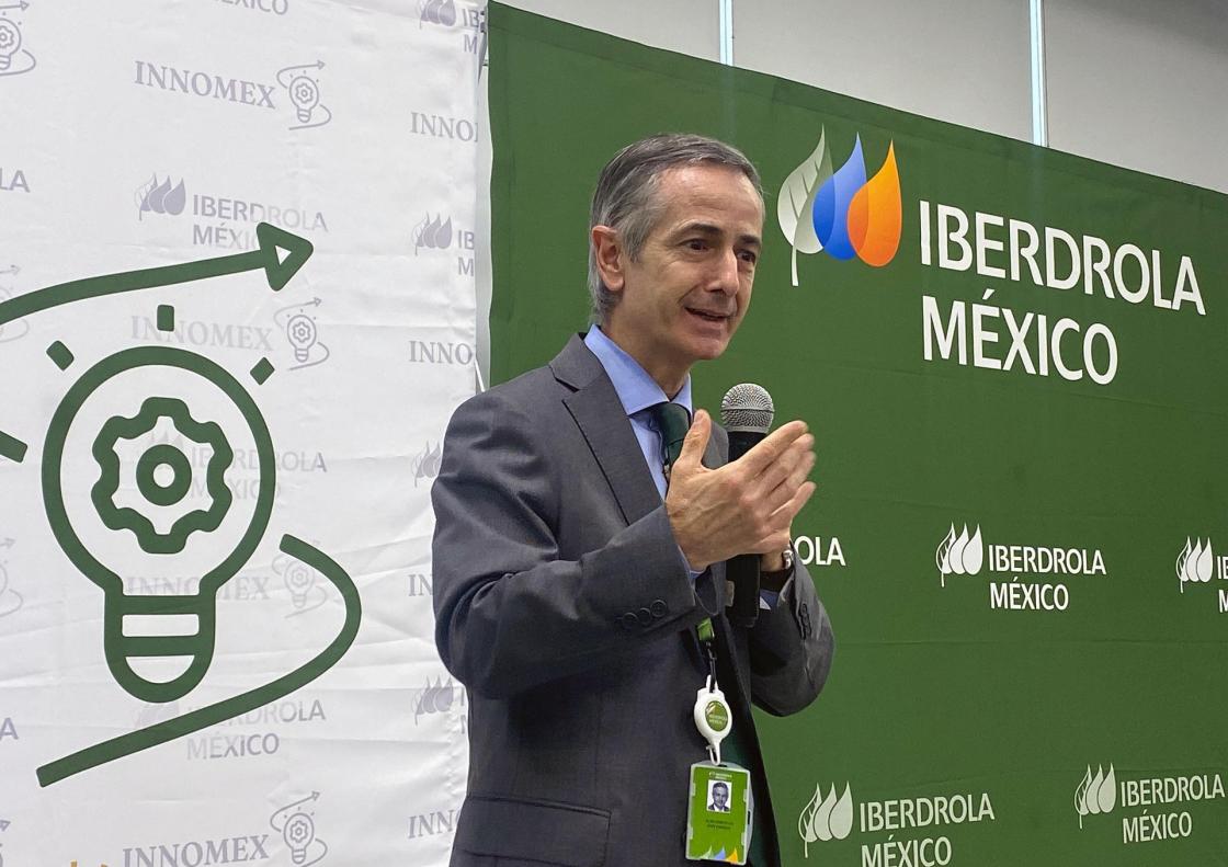 Fotografía sin fecha cedida hoy, del CEO de Iberdrola México, Enrique Alba durante una ponencia en Ciudad de México (México). La empresa energética Iberdrola México celebró en el país su primera "Semana de la Innovación" con cuatro ponencias destacadas para poner en alto la importancia de una cultura que permita la mejora continua. EFE/ Iberdrola México /SOLO USO EDITORIAL/SOLO DISPONIBLE PARA ILUSTRAR LA NOTICIA QUE ACOMPAÑA (CRÉDITO OBLIGATORIO)