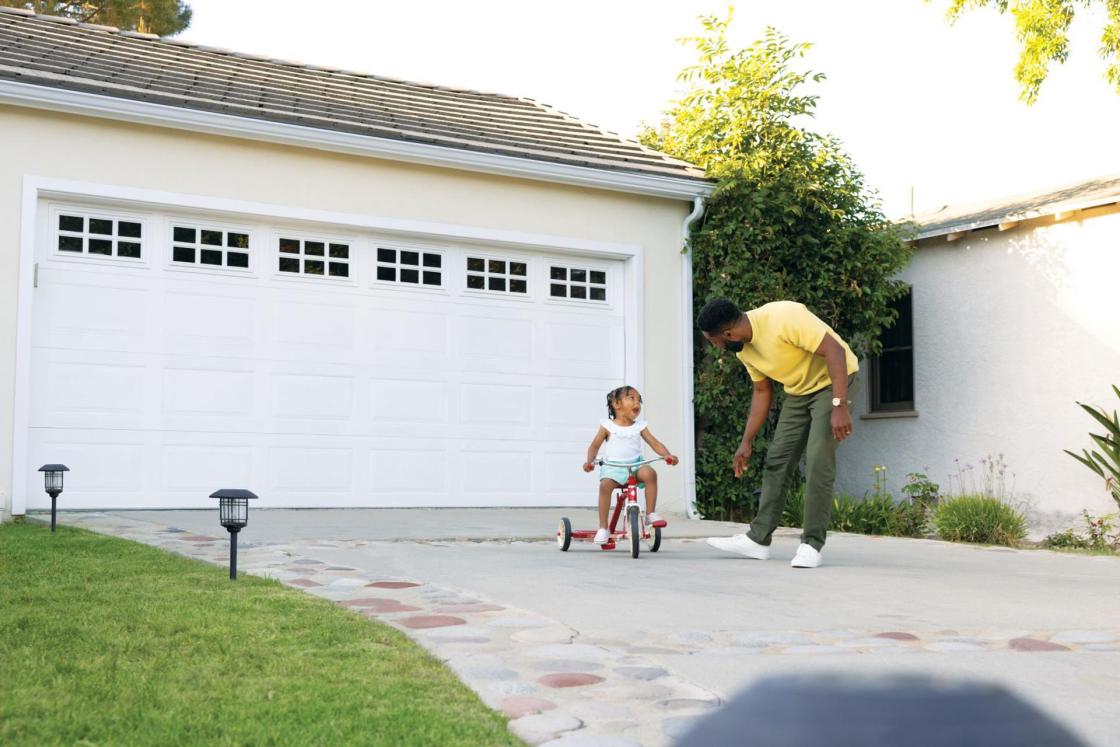 Photograph provided by Bank of America showing a man standing next to a girl outside a home. EFE/ Bank of America EDITORIAL USE ONLY/AVAILABLE ONLY TO ILLUSTRATE THE NEWS IT ACCOMPANIES (CREDIT REQUIRED)