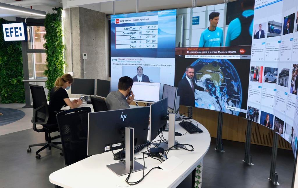 Foto de archivo del 5 de mayo de 2022 de la vista general de la dirección de coordinación del área de información situado en la segunda planta de la sede de la Agencia EFE, en Madrid. EFE/aa