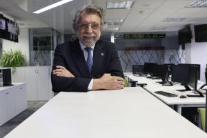 El doctor Antonio Escribano antes de intervenir en el pódcast Aceites de oliva y salud/EFE/Andrés Ballesteros.